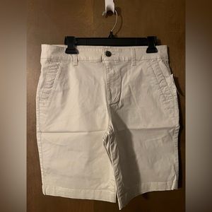 Gap khaki 9” shorts NWT